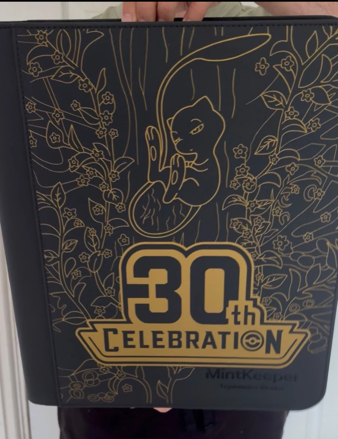 Custom Made MintKeeper 9 Pocket Toploader Black Zip Binder / Folder for TCG collection – 30th Celebration Mew Full Art Edition
